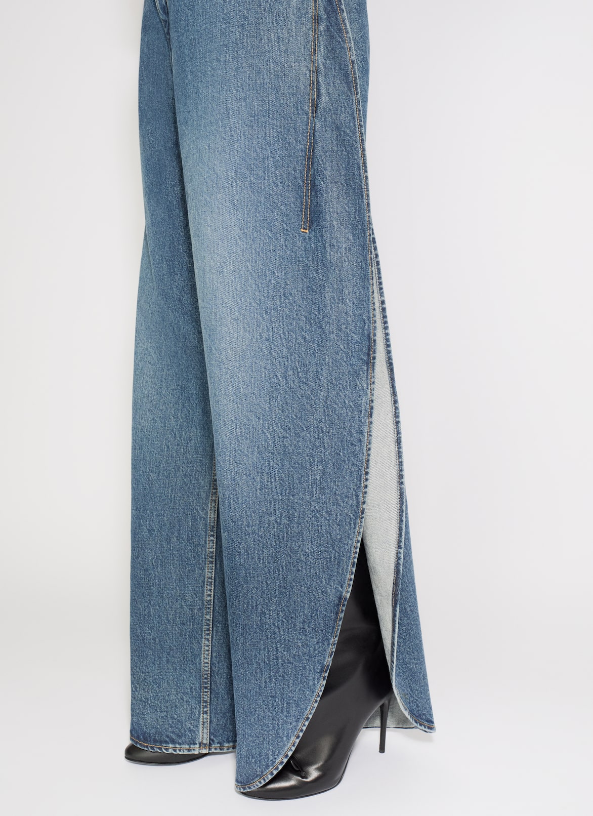 VAQUEROS REDONDOS DE DENIM LAVADO A LA PIEDRA ALAÏA AZUL VINTAGE VAQUEROS REDONDOS DE DENIM LAVADO A LA PIEDRA
